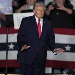 O presidente Donald Trump, retratado em um comício em Iowa na terça-feira, está enfrentando uma revolta crescente de seus partidários do MAGA e do público americano em geral sobre as tensões em Minnesota