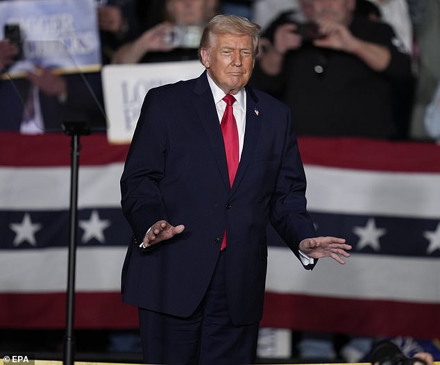 O presidente enfrenta uma revolta crescente dos partidários do MAGA O presidente Donald Trump, retratado em um comício em Iowa na terça-feira, está enfrentando uma revolta crescente de seus partidários do MAGA e do público americano em geral sobre as tensões em Minnesota