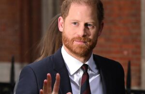 Príncipe Harry processado por difamação por instituição de caridade africana que ele cofundou O príncipe Harry afirma que 'não tinha permissão para reclamar' da imprensa como um membro da realeza enquanto se posiciona no caso de privacidade do Daily Mail