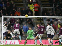 O próximo técnico do Man Utd tem um enigma para resolver após a curiosa decisão de Darren Fletcher contra Burnley Darren Fletcher, técnico interino do Manchester United