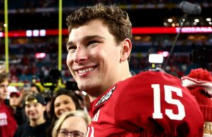 O quarterback do Indiana, Fernando Mendoza, explica por que não tem namorada Fernando-Mendoza-GettyImages-2257160053