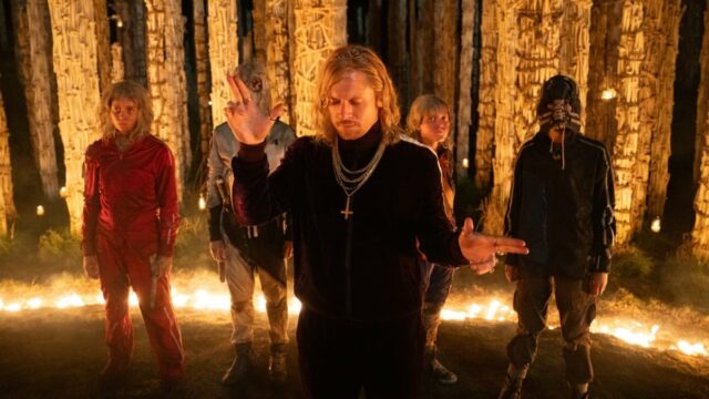 Ralphe Fiennes e Jack O'Connell em 