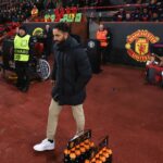 A lenda do Manchester United, Michael Carrick, comemora após a partida do Sky Bet Championship entre Sheffield United e Middlesbrough em Bramall Lane em 2023 em Sheffield, Inglaterra.