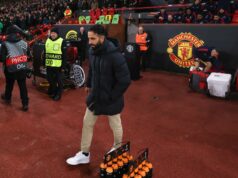 O que Michael Carrick desafiou Ruben Amorim a fazer imediatamente no Man Utd agora é esperado dele A lenda do Manchester United, Michael Carrick, comemora após a partida do Sky Bet Championship entre Sheffield United e Middlesbrough em Bramall Lane em 2023 em Sheffield, Inglaterra.