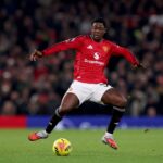 Vitinha, do PSG, controla a bola durante a partida do McDonald's da Ligue 1 entre Paris Saint-Germain FC e Paris FC, no Parc des Princes, em 4 de janeiro de 2026