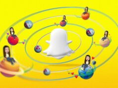 O que é o Sistema Solar Amigo Snapchat? Mão segurando um smartphone com aplicativo Snapchat