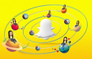 O que é o Sistema Solar Amigo Snapchat? Mão segurando um smartphone com aplicativo Snapchat