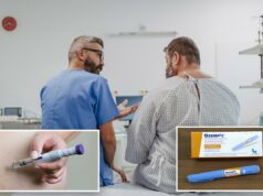 O que é um medicamento GLP-1 e como funciona? O que saber, como conseguir Pessoa que injeta insulina Mounjaro no abdômen para tratamento de diabetes ou perda de peso.