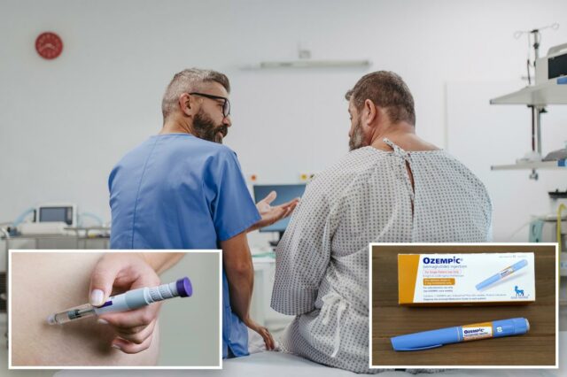 Pessoa que injeta insulina Mounjaro no abdômen para tratamento de diabetes ou perda de peso.