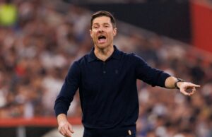 O que uma fonte de um dos maiores clubes da Europa disse sobre Man Utd e Xabi Alonso Roberto De Zerbi na linha lateral dando instruções.