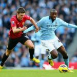 O técnico interino do Manchester United, Michael Carrick, posa no complexo de treinamento Carrington em 2026 em Manchester, Inglaterra.