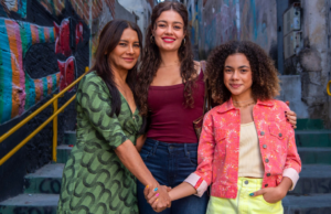 O renomado escritor de novelas brasileiro Aguinaldo Silva aposta no melodrama no retorno ao horário nobre com o drama de sucesso da Globo sobre gravidez na adolescência ‘Três Graças’ O renomado escritor de novelas brasileiro Aguinaldo Silva aposta no melodrama no retorno ao horário nobre com o drama de sucesso da Globo sobre gravidez na adolescência 'Três Graças'