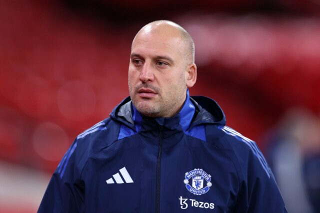 O retorno de Adam Lawrence é o momento que ele O Manchester United comemora a vitória na liga.