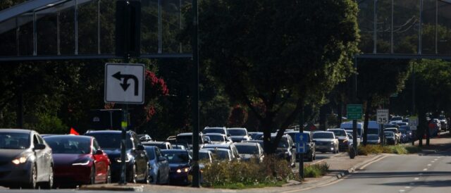 O rompimento da rede de água em Walnut Creek fecha faixas na principal estrada de desvio
