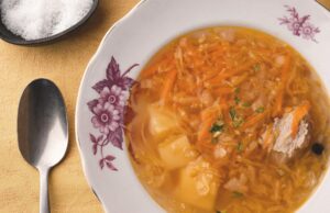 O segredo desta sopa ucraniana? Está tudo no chucrute O segredo desta sopa ucraniana? Está tudo no chucrute