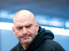 O senador democrata Fetterman insta o ICE a ‘reuninar todos’ os migrantes criminosos O senador democrata Fetterman insta o ICE a ‘reuninar todos’ os migrantes criminosos