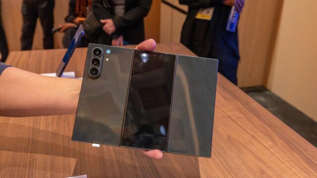 O telefone Samsung Galaxy Z TriFold se esgota rapidamente online, Samsung TriFold esgotado
