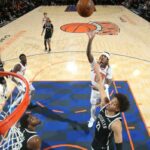 Jordan Clarkson, que jogou apenas na hora do lixo, atira um flutuador durante a vitória dos Knicks por 120-66 sobre o Nets em 21 de janeiro de 2026 no Madison Square Garden.