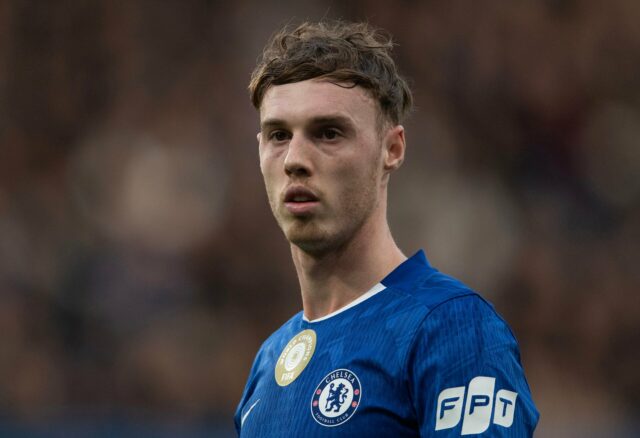 Cole Palmer jogando contra o Brentford
