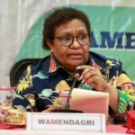 O vice-ministro do Interior, Ribka Haluk, explica as evidências de que o governo está prosperando os papuas indígenas