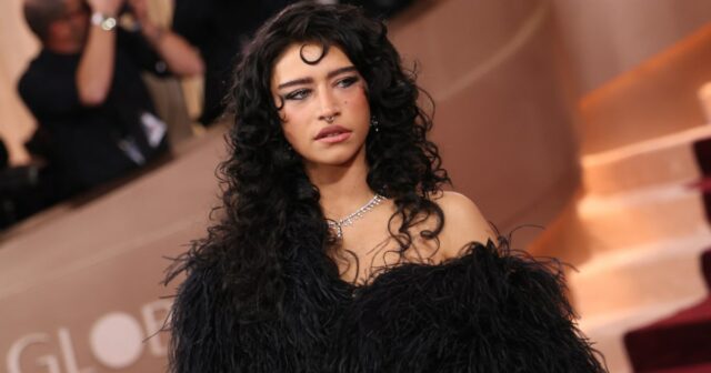 Odessa A'Zion responde à reação dos fãs e desiste de Festa do Oscar da Vanity Fair 2025, organizada por Radhika Jones - chegadas