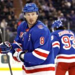 Uma colagem de imagens contendo 1 imagem, a imagem 1 mostra as cartas dos guardas florestais 1.0 (2018) e 2.0 (2026)