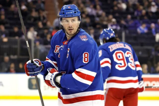 Uma colagem de imagens contendo 1 imagem, a imagem 1 mostra as cartas dos guardas florestais 1.0 (2018) e 2.0 (2026)