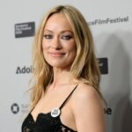 Olivia Wilde usa distintivo 'ICE Out' em Sundance e diz 'Este país está sofrendo'. Estou chocado e enojado... Pessoas estão sendo assassinadas'
