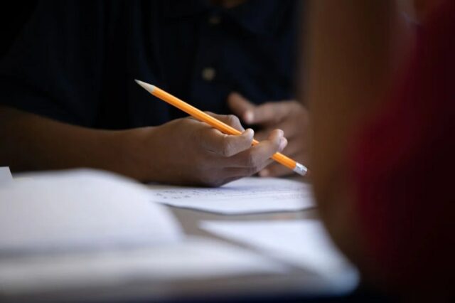 Opinião: As faculdades da Califórnia devem parar de culpar as escolas de ensino fundamental e médio pela preparação dos alunos
