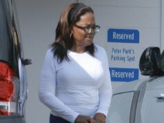 Oprah Winfrey exibe seu corpo esguio na academia antes do 72º aniversário após a perda de peso de Ozempic Oprah Winfrey, 71, exibiu seu corpo esbelto enquanto parava na academia na área de Santa Bárbara na sexta-feira