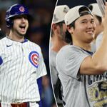Seiya Suzuki #27 e Kyle Tucker #30 do Chicago Cubs comemoram depois que Tucker fez um home run durante a sétima entrada contra o Milwaukee Brewers no quarto jogo da National League Division Series no Wrigley Field em 09 de outubro de 2025 em Chicago, Illinois.