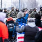 Um juiz do tribunal distrital de Minnesota decidiu que os agentes do Immigration and Customs Enforcement (ICE) não podem deter ou lançar gás lacrimogêneo contra manifestantes pacíficos