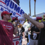 Desenho animado de Mike Luckovich