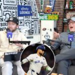 Bo Bichette com uniforme do Toronto Blue Jays comemora um home run de três corridas.