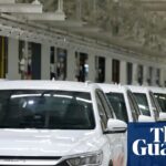 Os carros elétricos se tornam populares à medida que a adoção aumenta nas nações ricas e em desenvolvimento