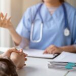 Os centros de saúde agora devem usar registros médicos eletrônicos