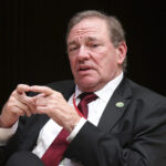 Desenho animado de David Horsey