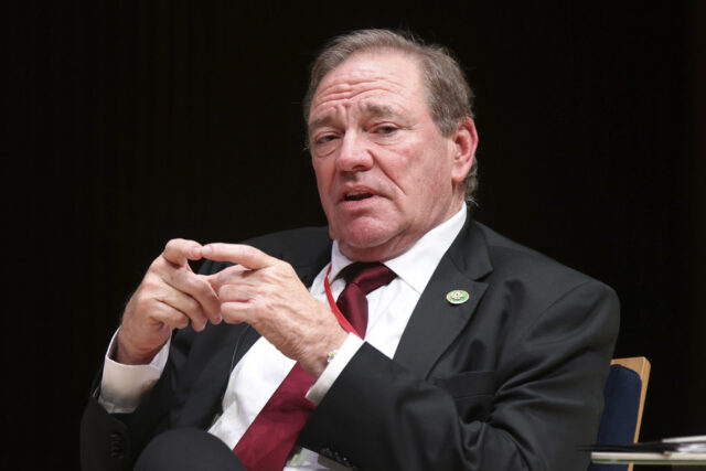 Desenho animado de David Horsey