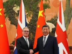 Os deputados críticos da China condenam o levantamento “seletivo” das sanções, enquanto Starmer aclama a “vitória” da sua visita de “proservação” a Pequim… abrindo caminho para Xi Jinping vir ao Reino Unido O número 10 provocou nova indignação ao abrir a porta para Xi Jinping (foto com Keir Starmer ontem) vindo para o Reino Unido.