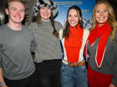 Os esquiadores da equipe dos EUA Nick Page, Tess Johnson e Lauren Macuga brindam às Olimpíadas de Inverno no Variety On the Road to Cortina apresentado por J. Crew Os esquiadores da equipe dos EUA Nick Page, Tess Johnson e Lauren Macuga brindam às Olimpíadas de Inverno no Variety On the Road to Cortina apresentado por J. Crew