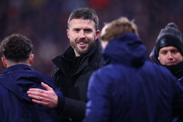 O técnico do Manchester United, Michael Carrick, comemora no final da partida da Premier League entre Manchester United e Arsenal em Old Trafford, em 2 de dezembro de 2021
