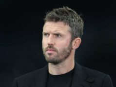 Os fãs do Man Utd estão mostrando verdadeiro apoio a Michael Carrick como rival de Ole Gunnar Solskjaer Ruud van Nistelrooy de perto.