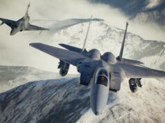 Os jogos mensais do PlayStation Plus de fevereiro foram revelados Two fighter jets soaring over a snowy mountaintop in a promotional screenshot for Ace Combat 7.