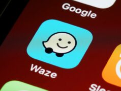 Os novos recursos do Waze podem torná-lo o padrão do Android Auto? Waze rodando na tela de infoentretenimento do carro