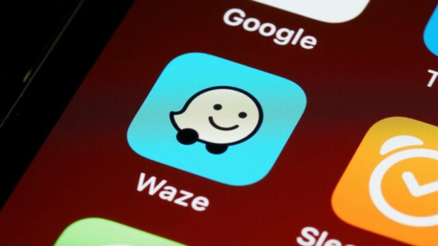 Os novos recursos do Waze podem torná-lo o padrão do Waze rodando na tela de infoentretenimento do carro