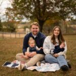 Pais de Michigan alegaram que a seguradora Geico se recusou a cobrir o acidente de carro porque seus filhos pequenos não estavam listados em sua apólice (Kara Vogel/Arianna Alexa Photography)