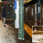 Um homem espera para embarcar no trem que chega enquanto a neve cai dentro da estação de metrô Borough Hall.