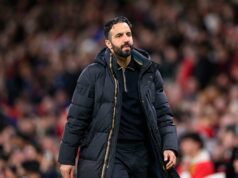 Os quatro jogadores que Ruben Amorim queria contratar pelo Manchester United Ruben Amorim parece abatido durante a partida da Premier League entre Manchester City e Manchester United, no Etihad Stadium em 2025, em Manchester, Inglaterra.