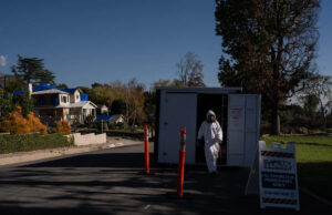 Os residentes de Los Angeles ainda lutam contra riscos tóxicos um ano após incêndios florestais históricos Yahoo news home