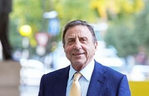 Os trabalhistas estão ‘espremindo a vida da hospitalidade’: chefes de hotéis criticam aumentos ‘punitivos’ nas taxas de negócios e pedem que a reviravolta nos impostos sobre pubs seja estendida Hoteleiro Sir Rocco Forte